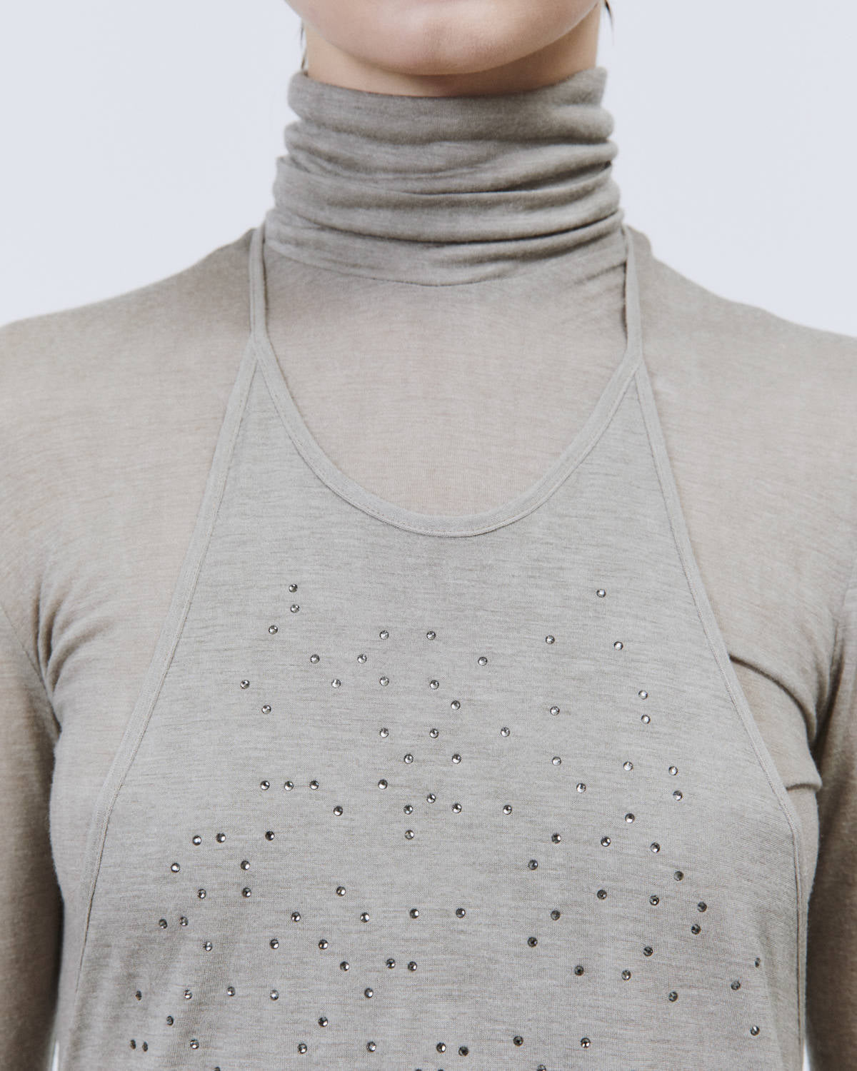 TOP WITH RHINESTONE APPLICATIONS