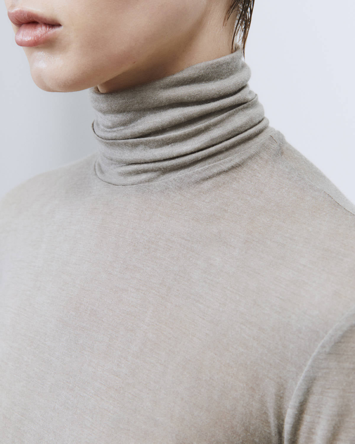 MAGLIA IN JERSEY A COLLO ALTO