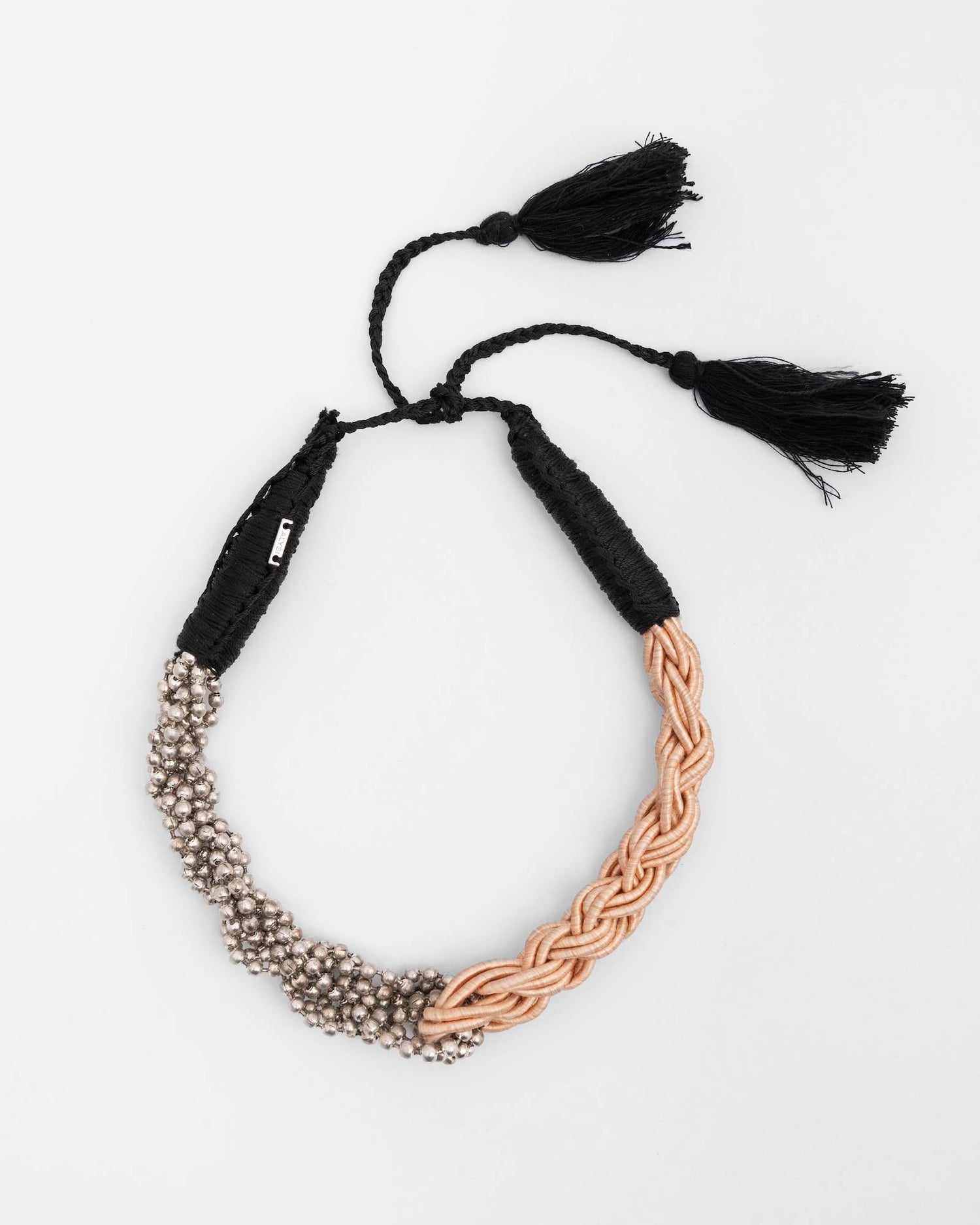 COLLANA INTRECCIATA CON PERLINE