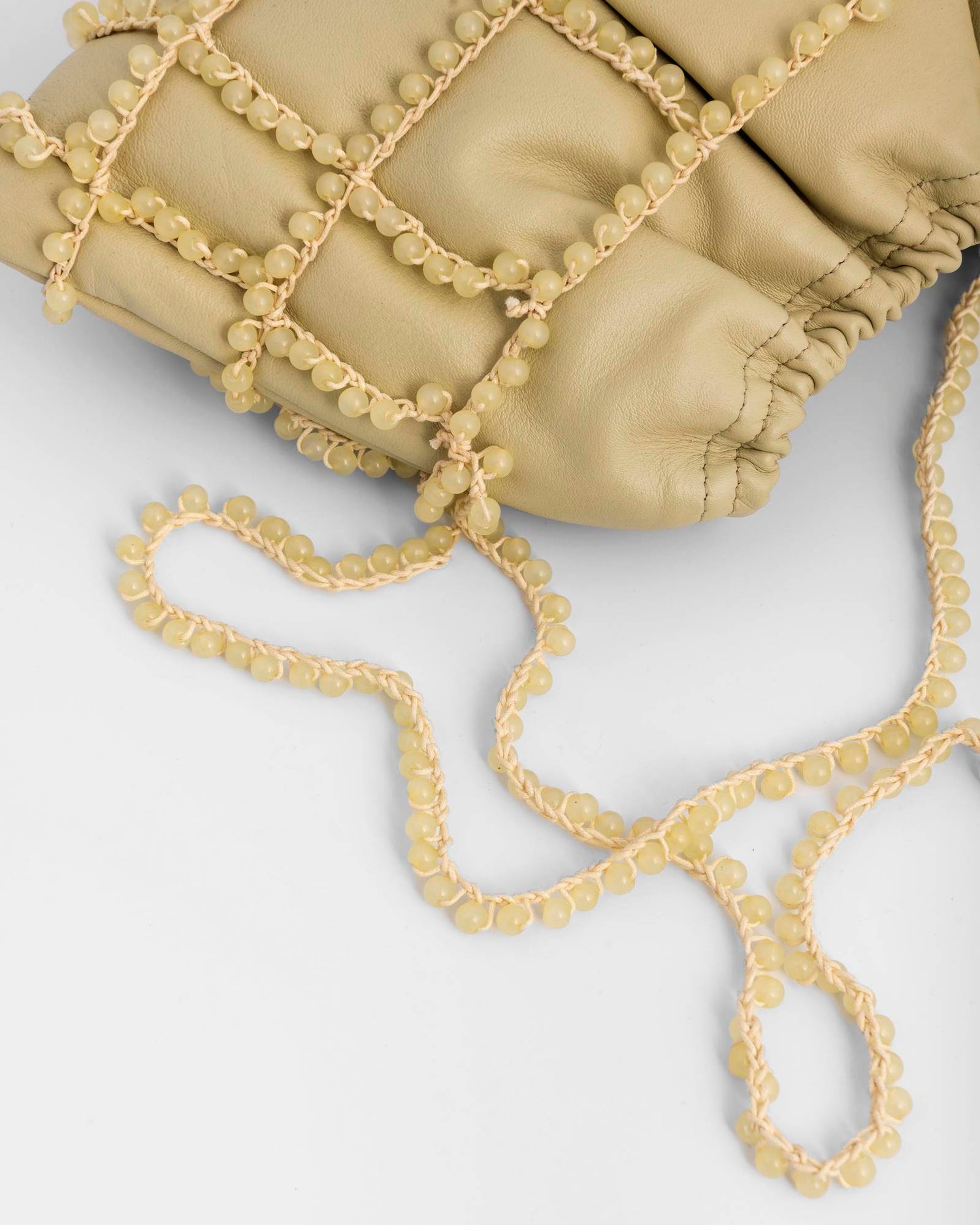 BORSA A SPALLA CON PERLE