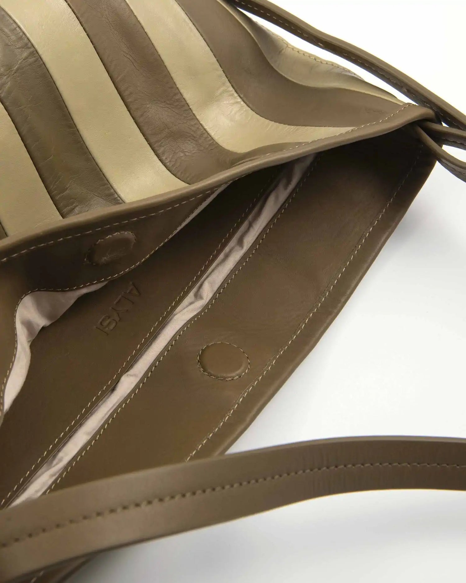 POUCH BAG RIGHE IN PELLE