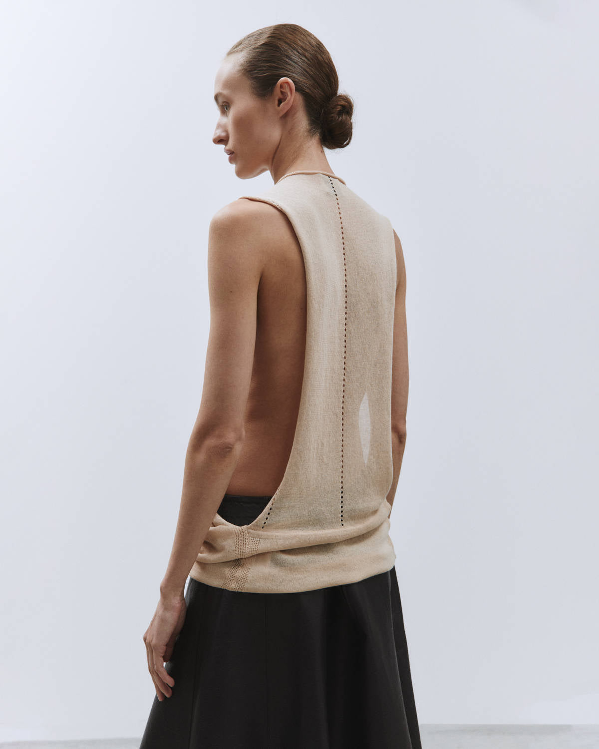 DRAPING TANK TOP IN COTTON CREPE KNITTED PETAL