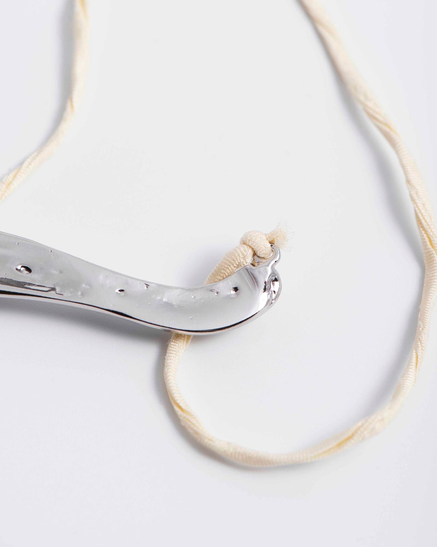 COLLANA CON ELEMENTO IRREGOLARE
