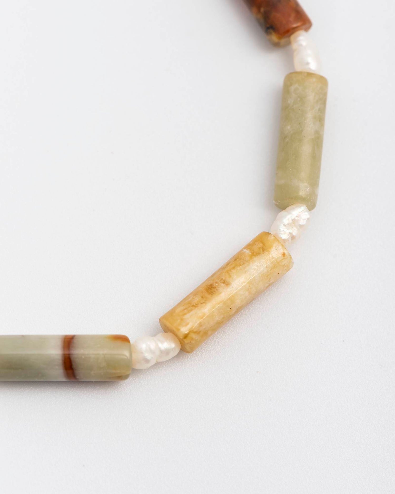 BRACCIALE CON PIETRE COLORATE