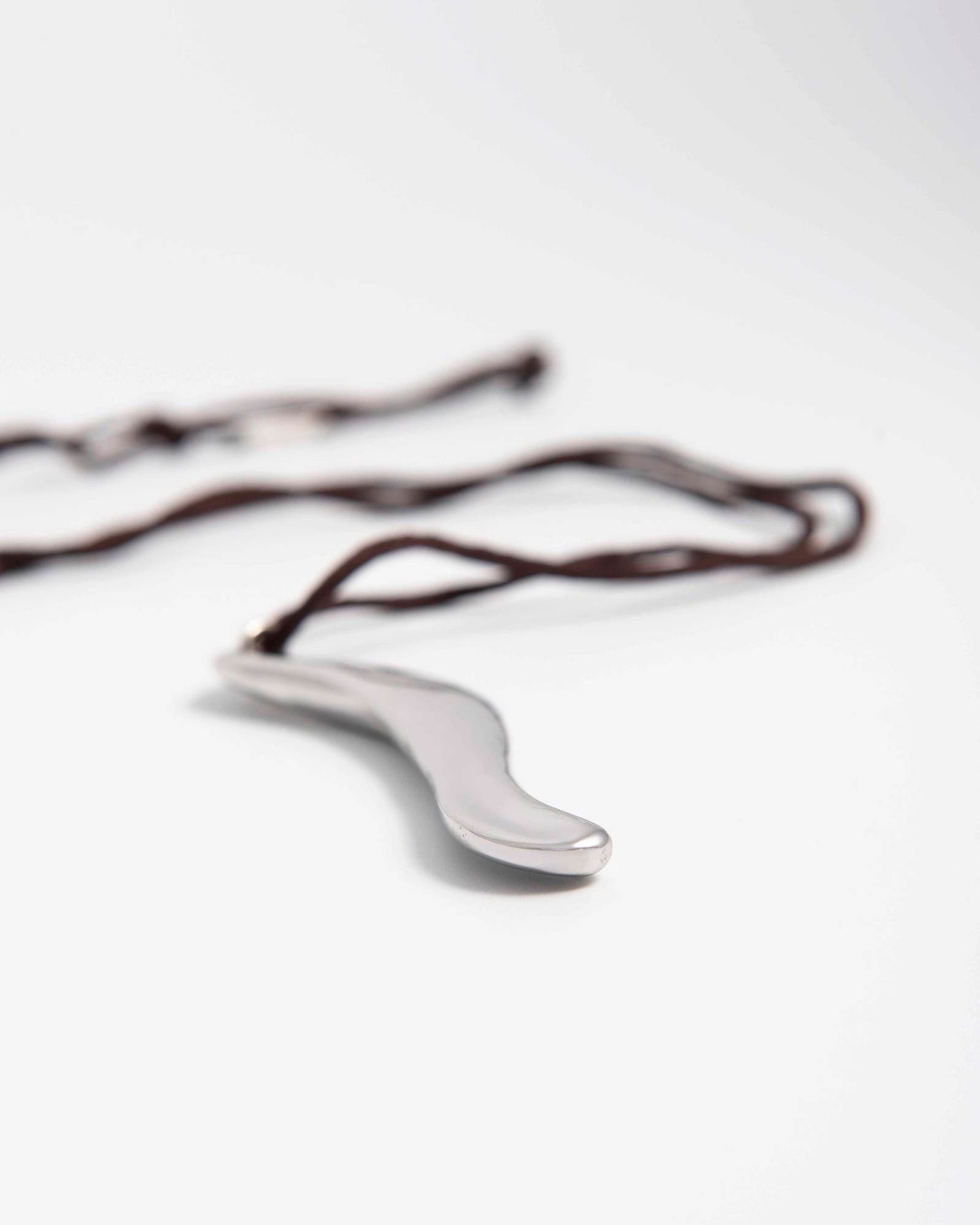 COLLANA CON CIONDOLO IRREGOLARE