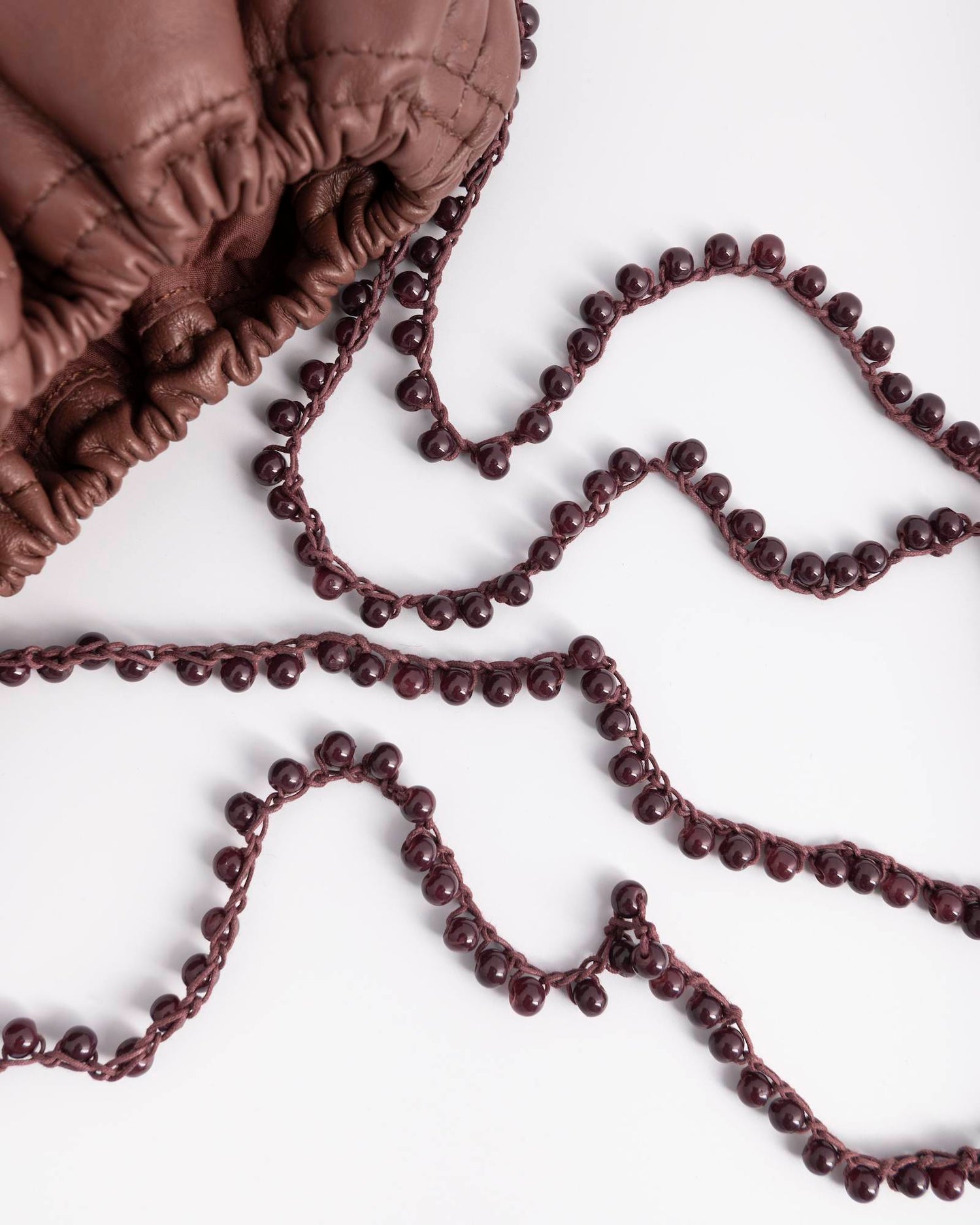 BORSA A SPALLA CON PERLE