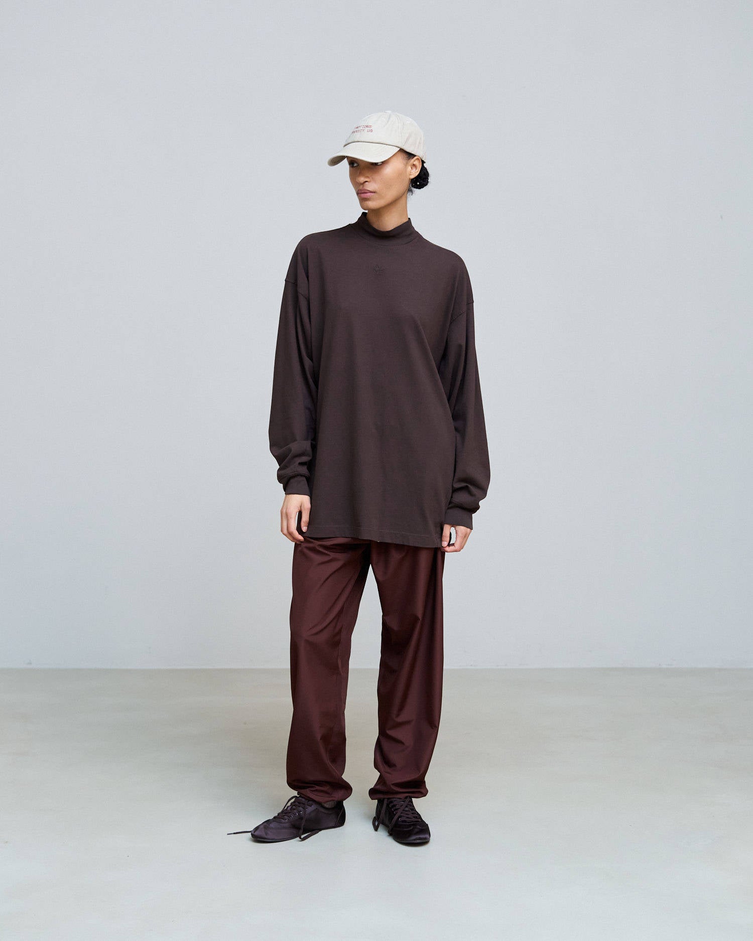 T-SHIRT A MANICA LUNGA CON RICAMO Choco