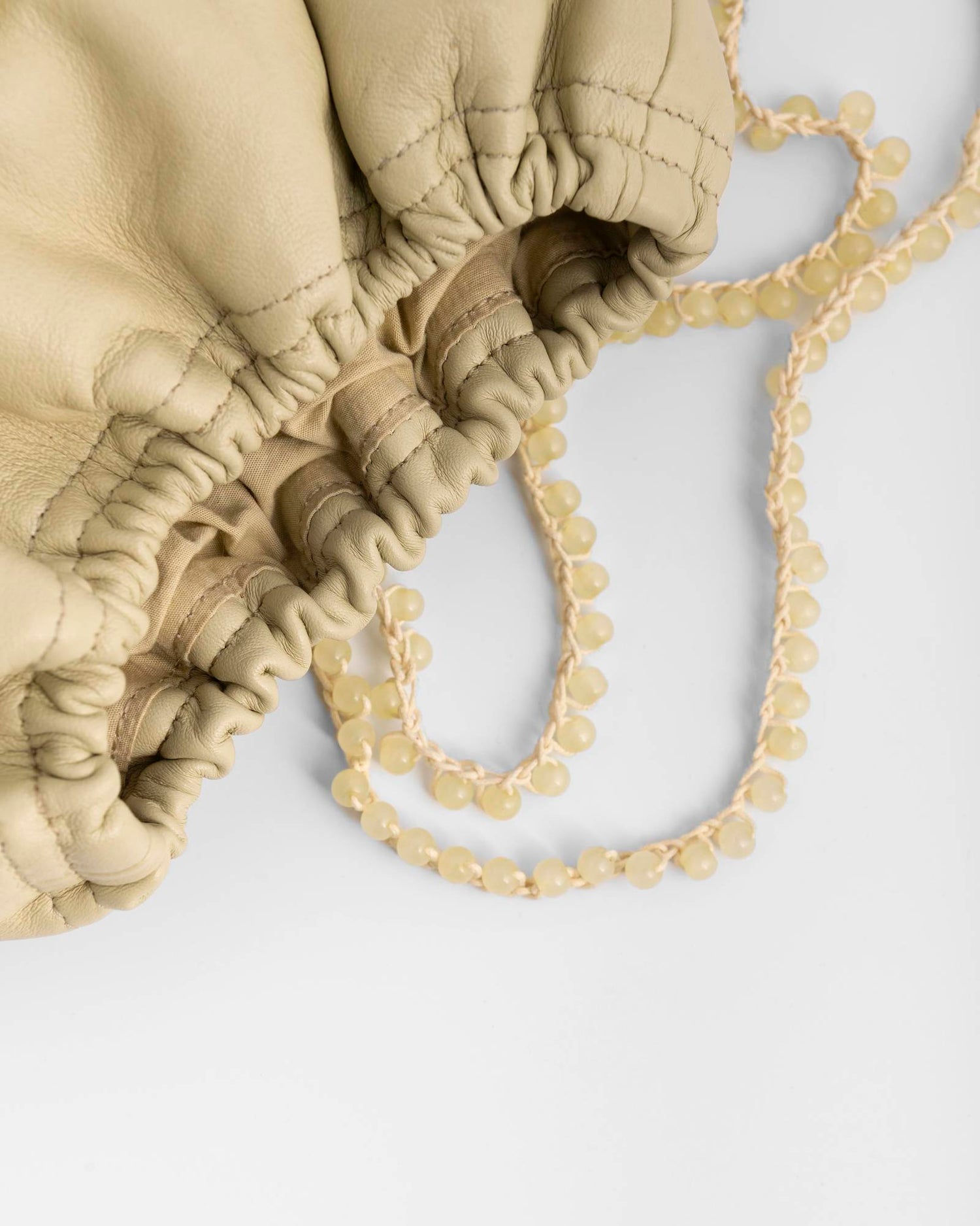 BORSA A SPALLA CON PERLE