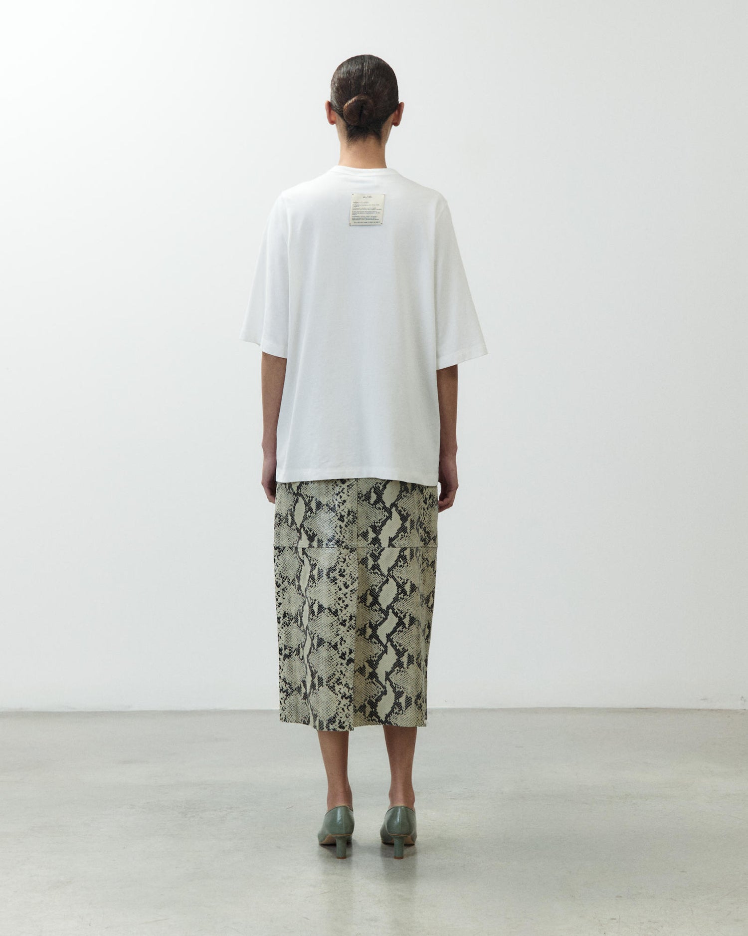T-SHIRT CON RICAMO DI PERLE