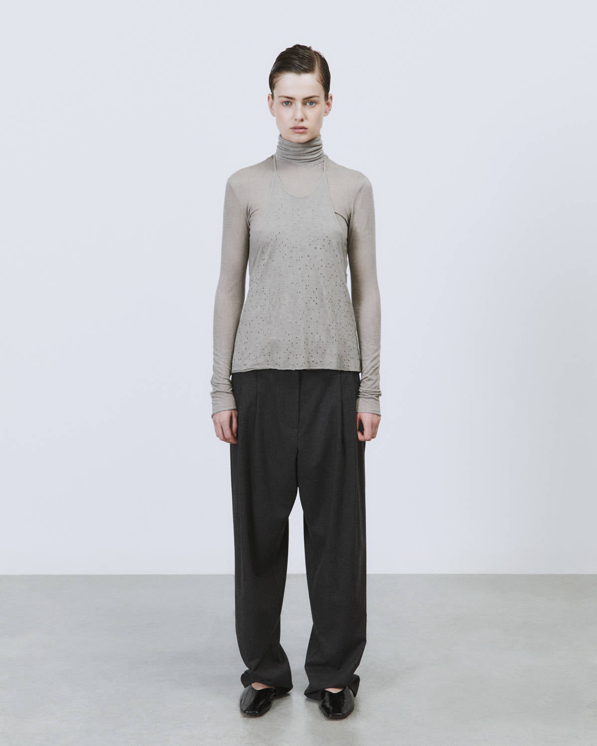 TOP WITH RHINESTONE APPLICATIONS