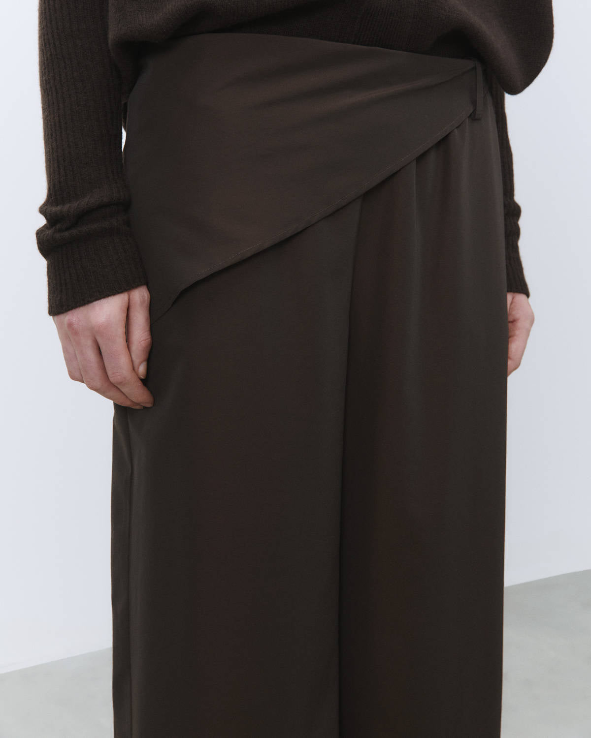 PANTALONE IN LANA CON CINTURA