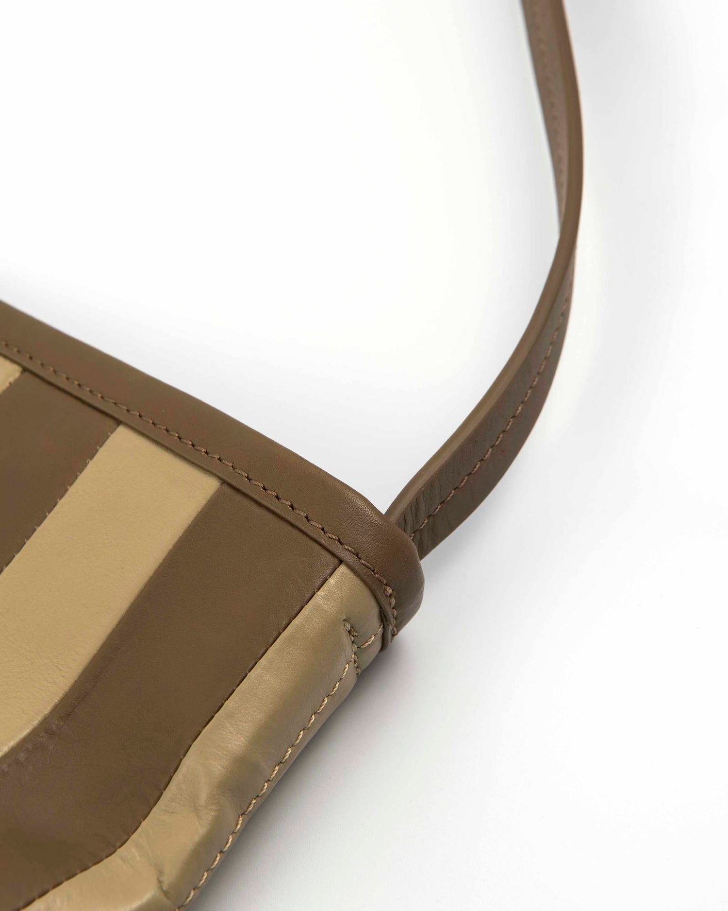 POUCH BAG RIGHE IN PELLE