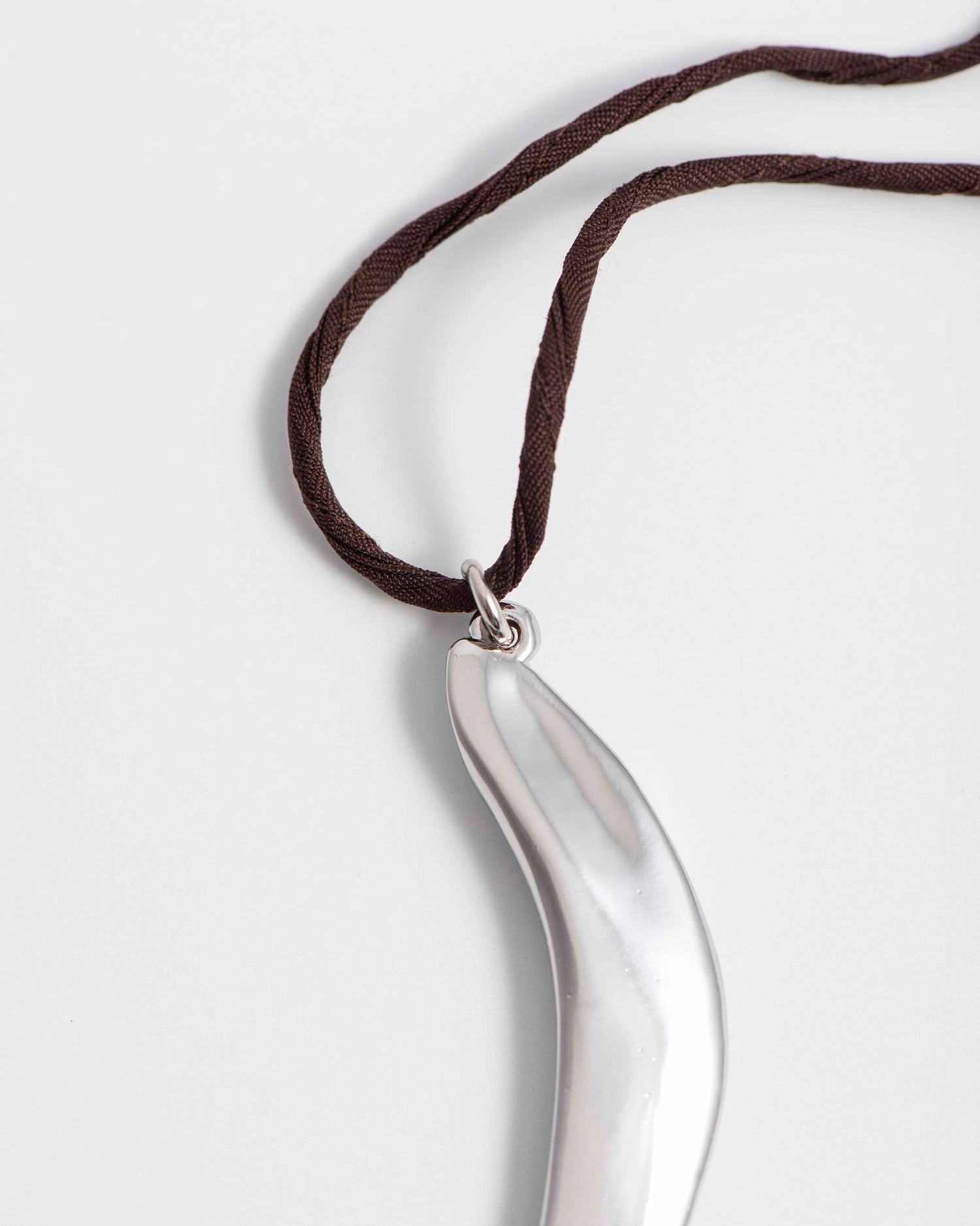 COLLANA CON CIONDOLO IRREGOLARE