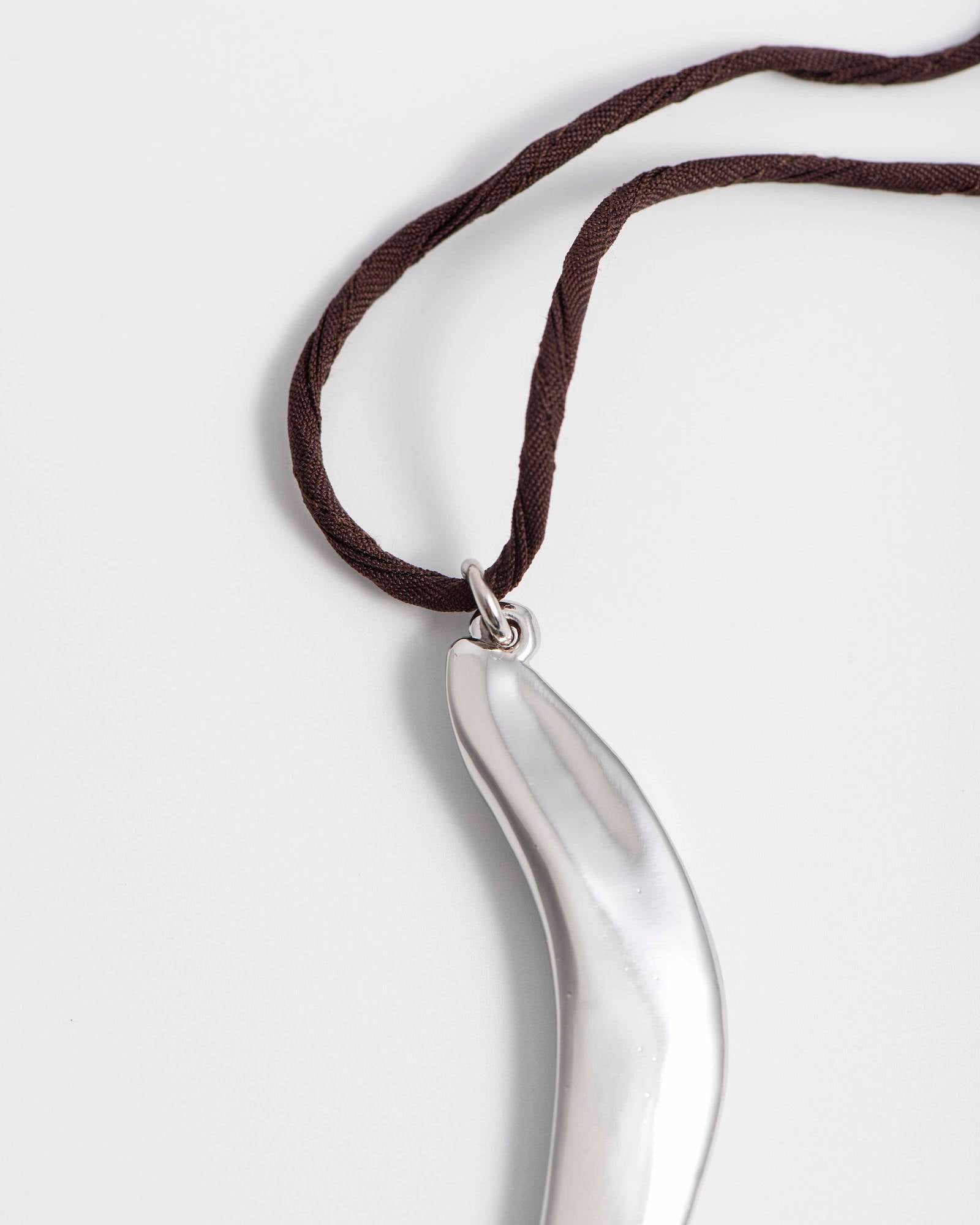 COLLANA CON CIONDOLO IRREGOLARE