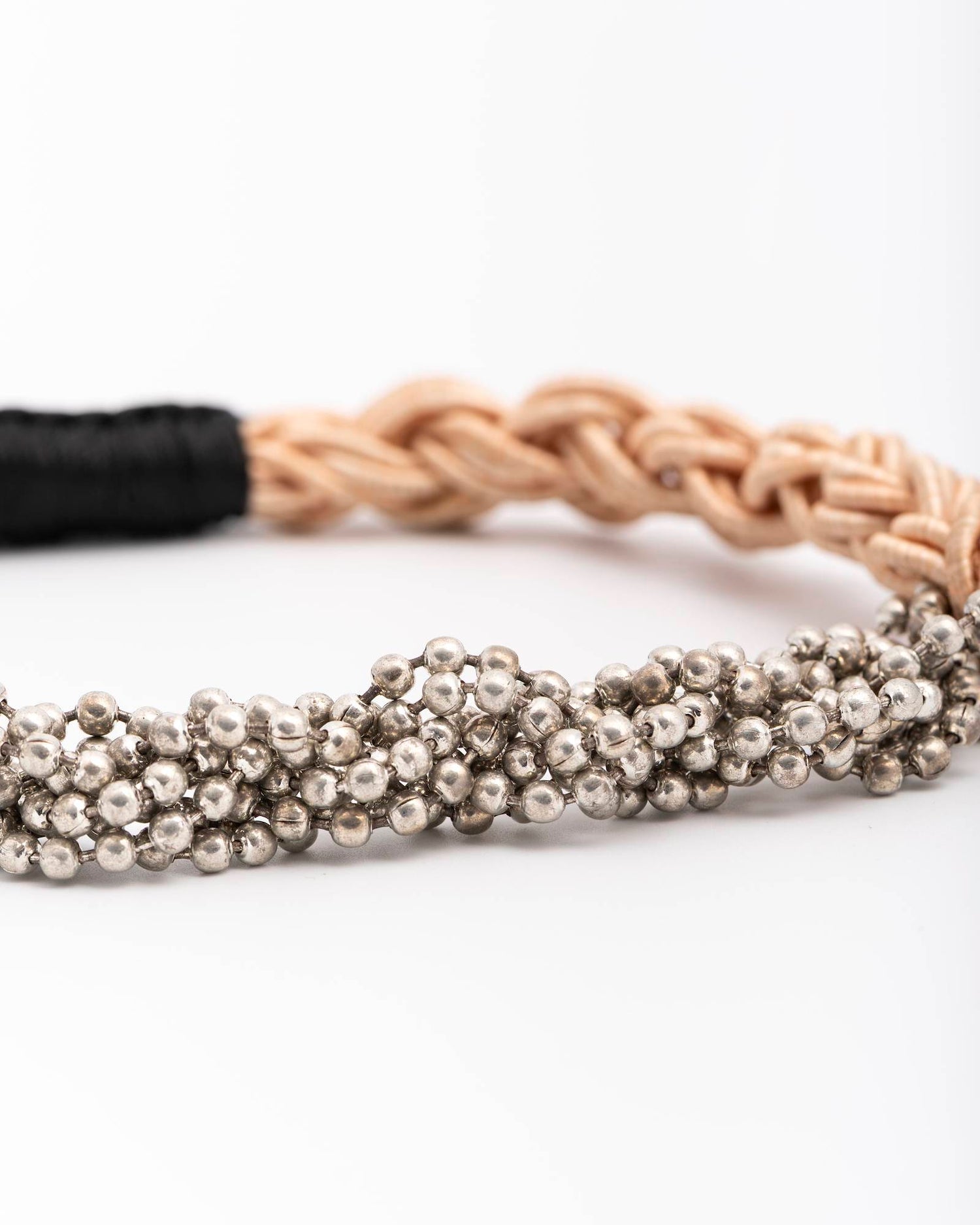 COLLANA INTRECCIATA CON PERLINE