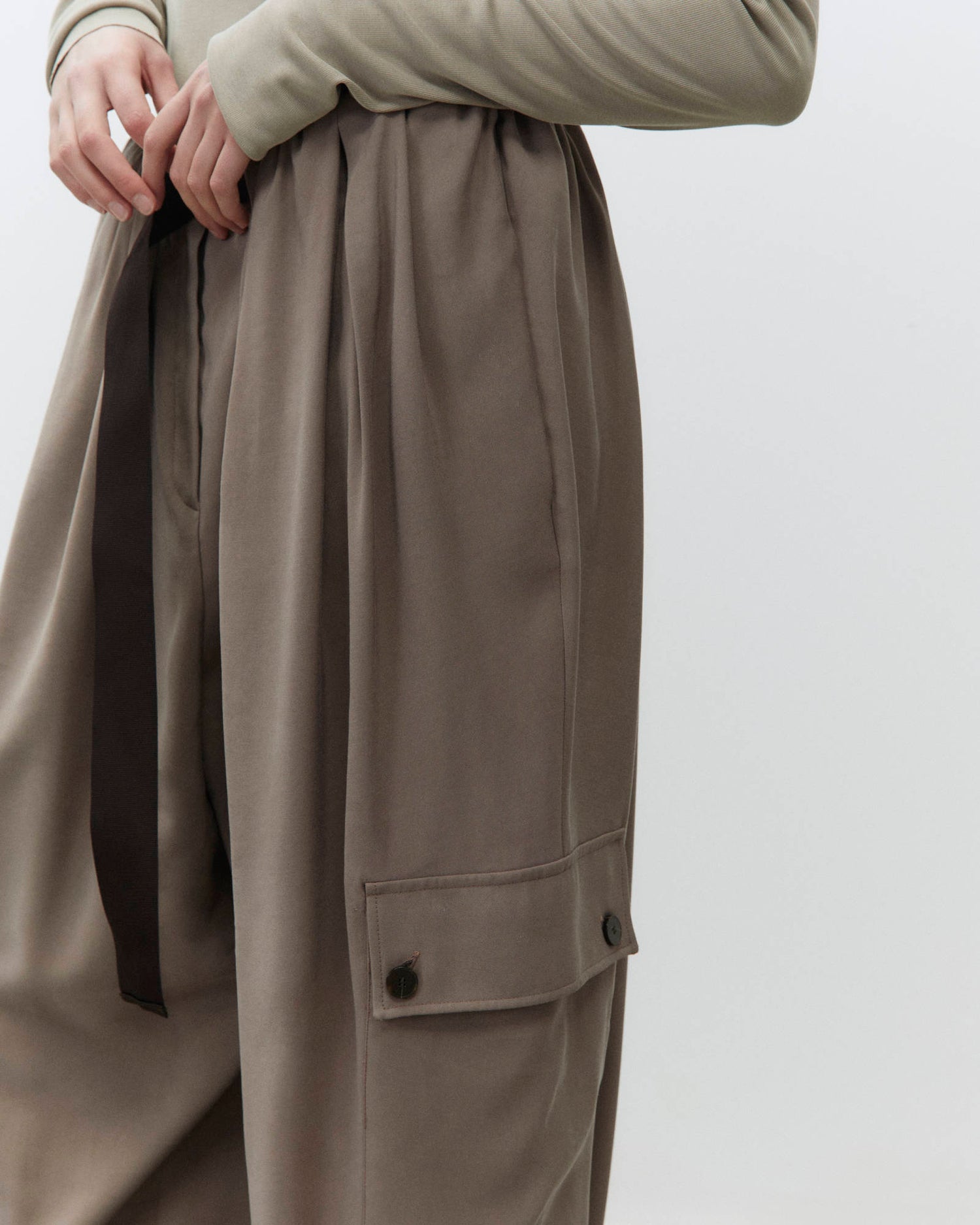 PANTALONE CARGO CUPRO EFFECT