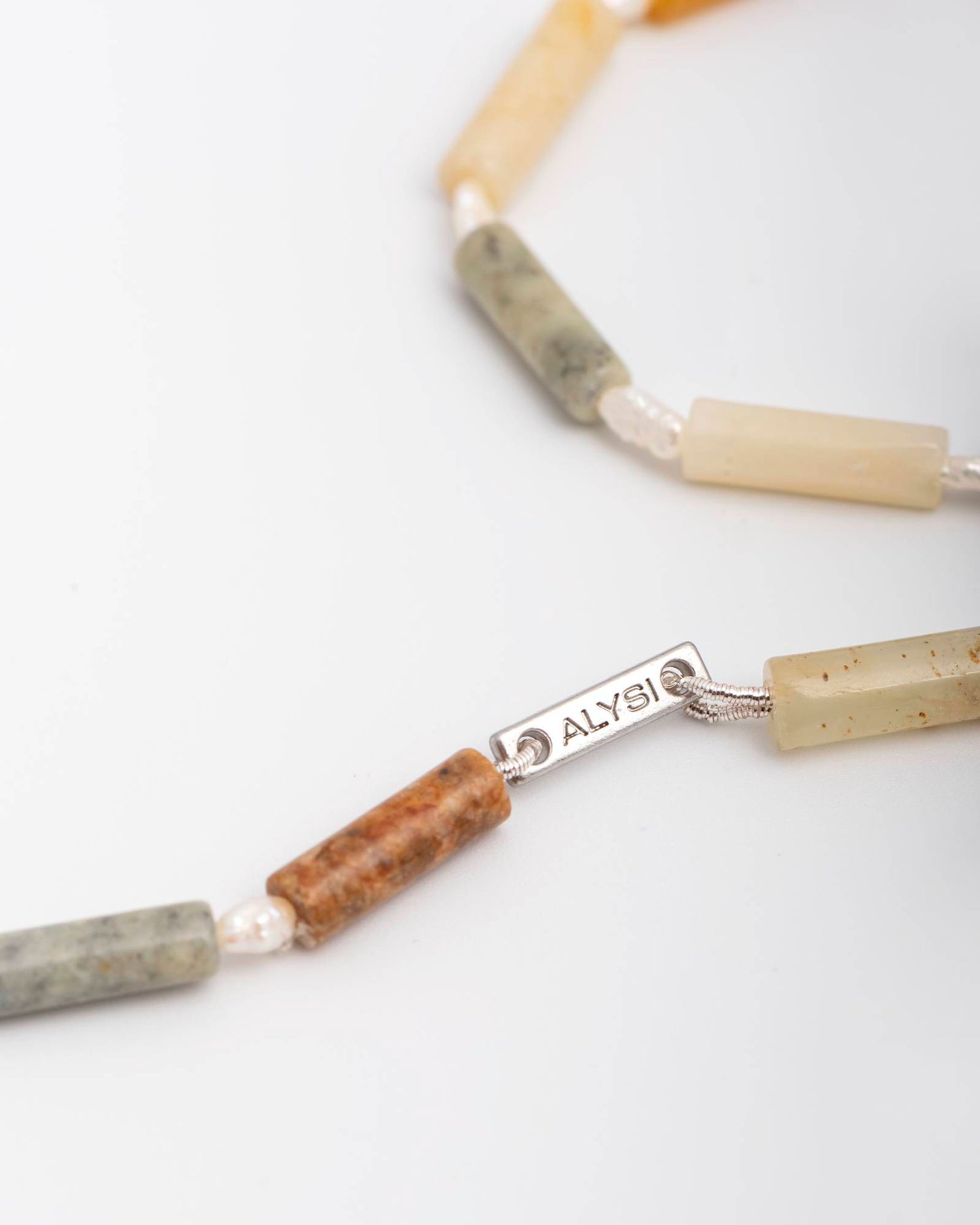 COLLANA LUNGA CON PIETRE COLORATE