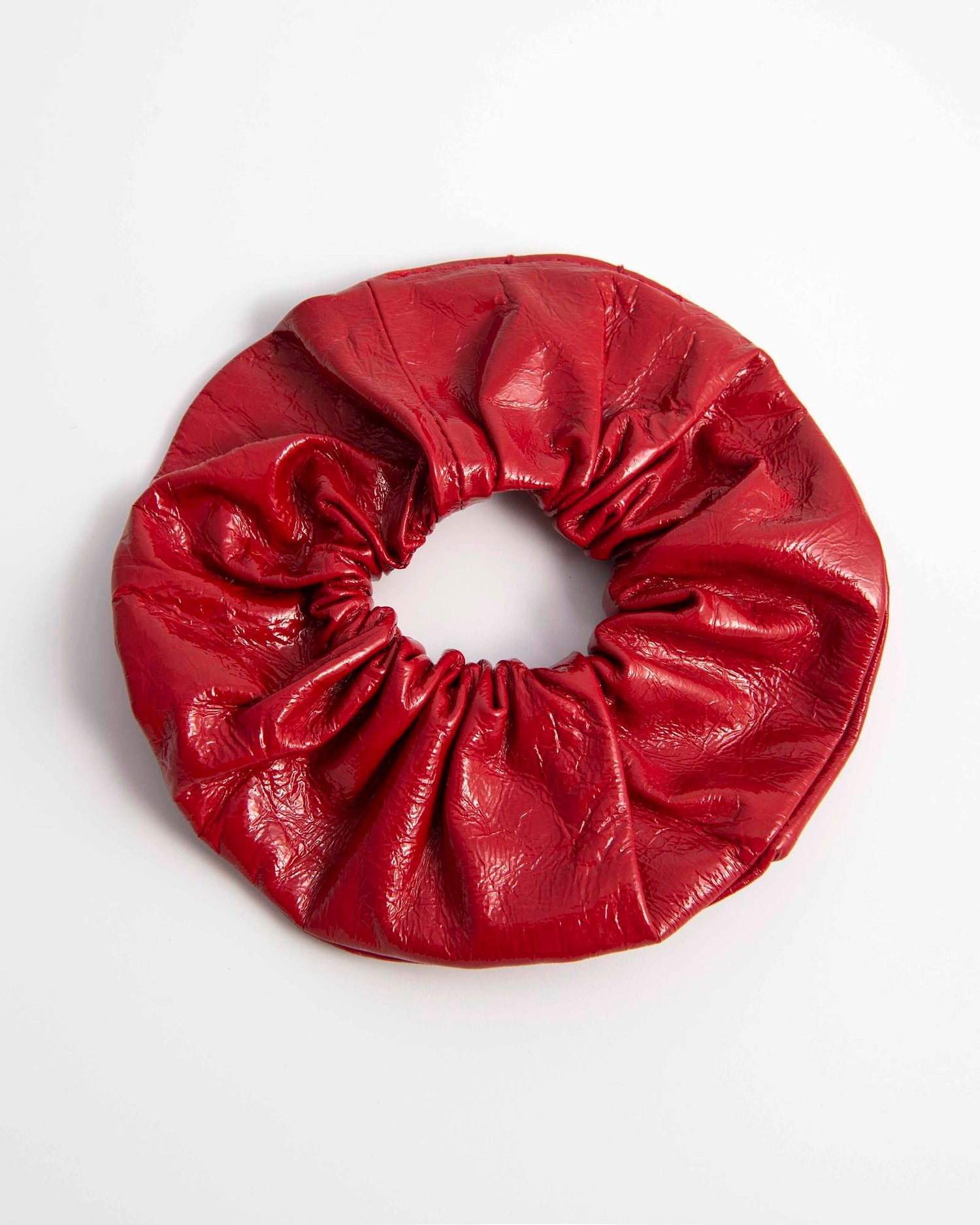 SCRUNCHIE IN PELLE VERNICE
