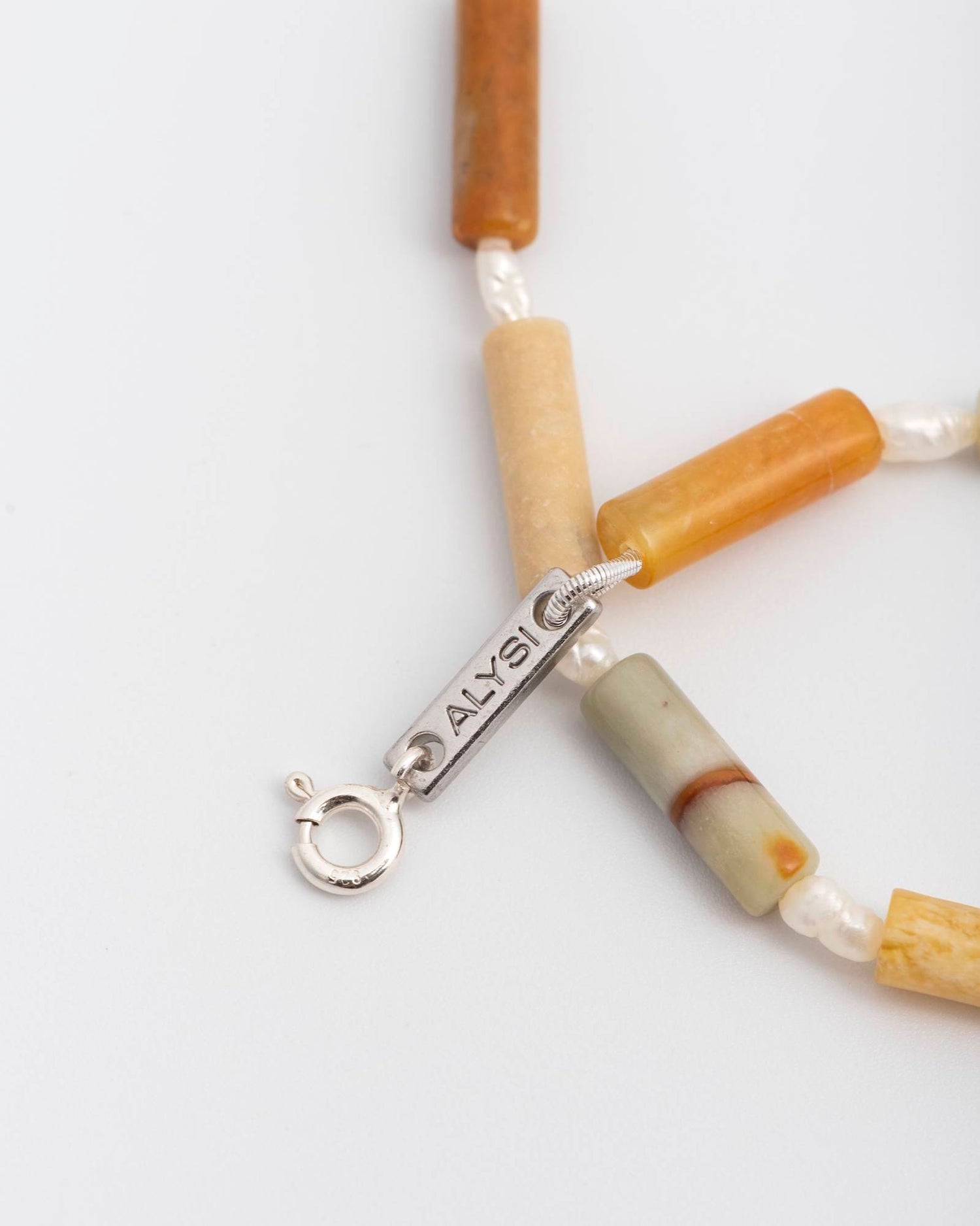 BRACCIALE CON PIETRE COLORATE