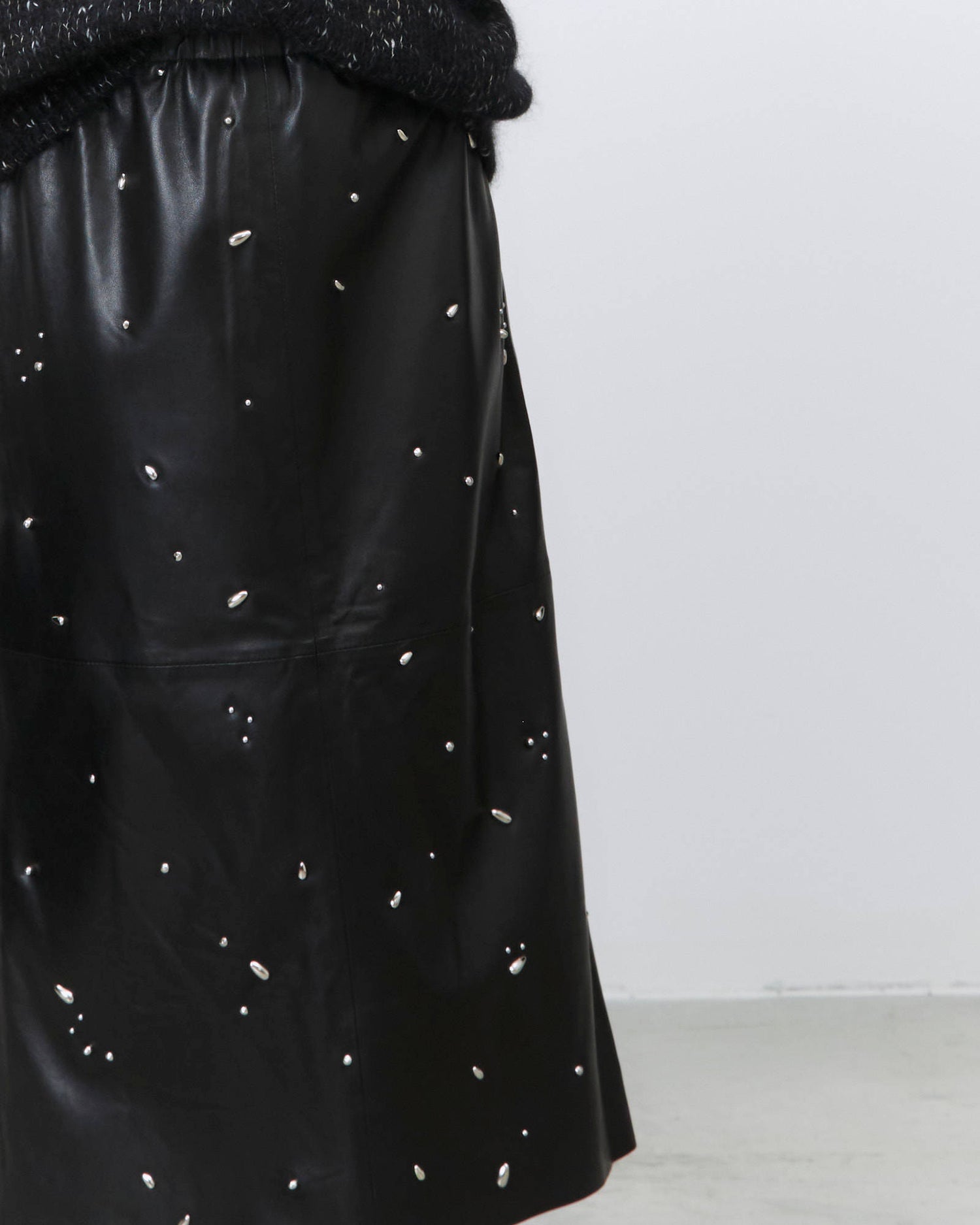 GONNA MIDI IN PELLE CON APPLICAZIONI