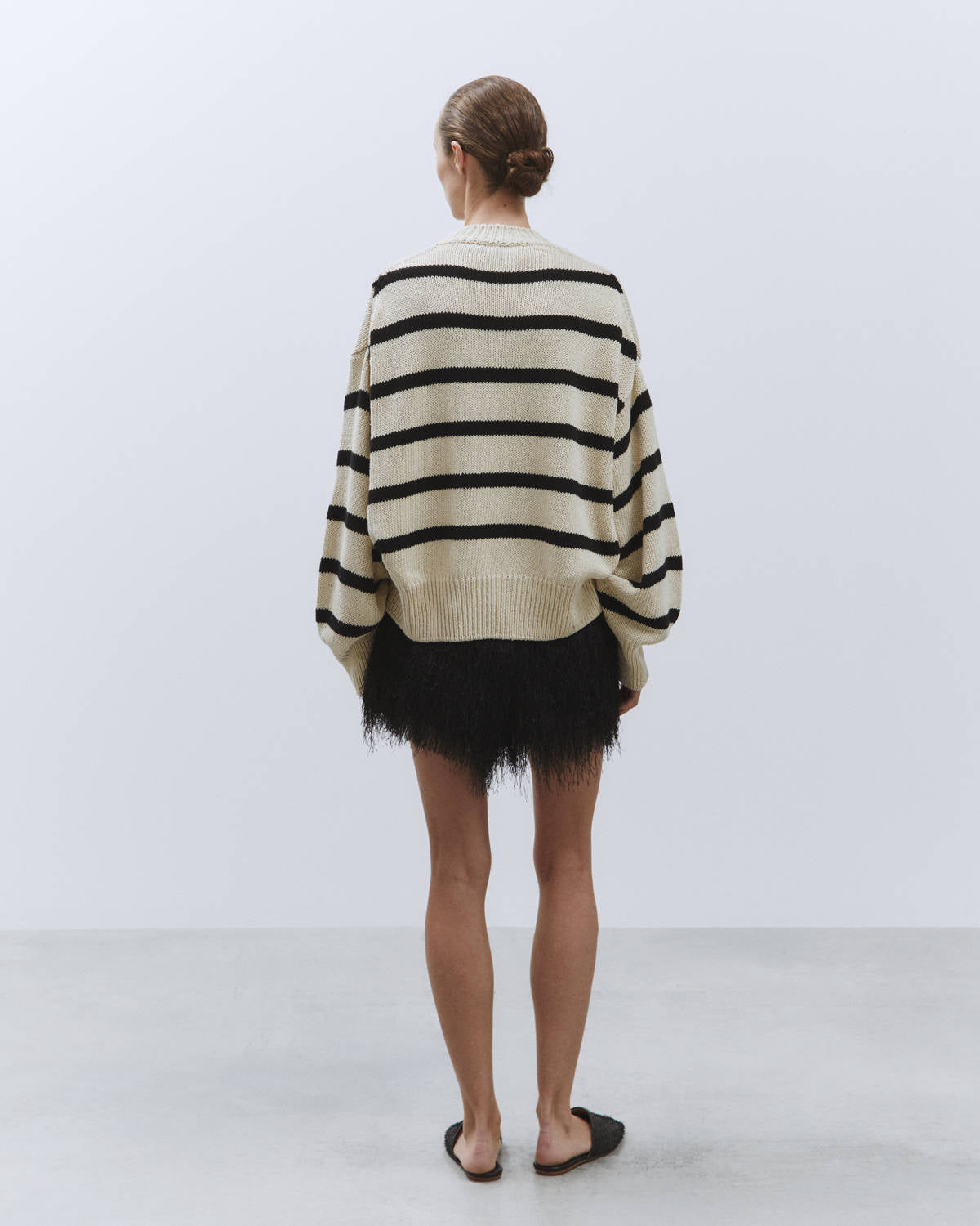CREW NECK SWEATER WITH MERINGUE/BLACK STRIPES