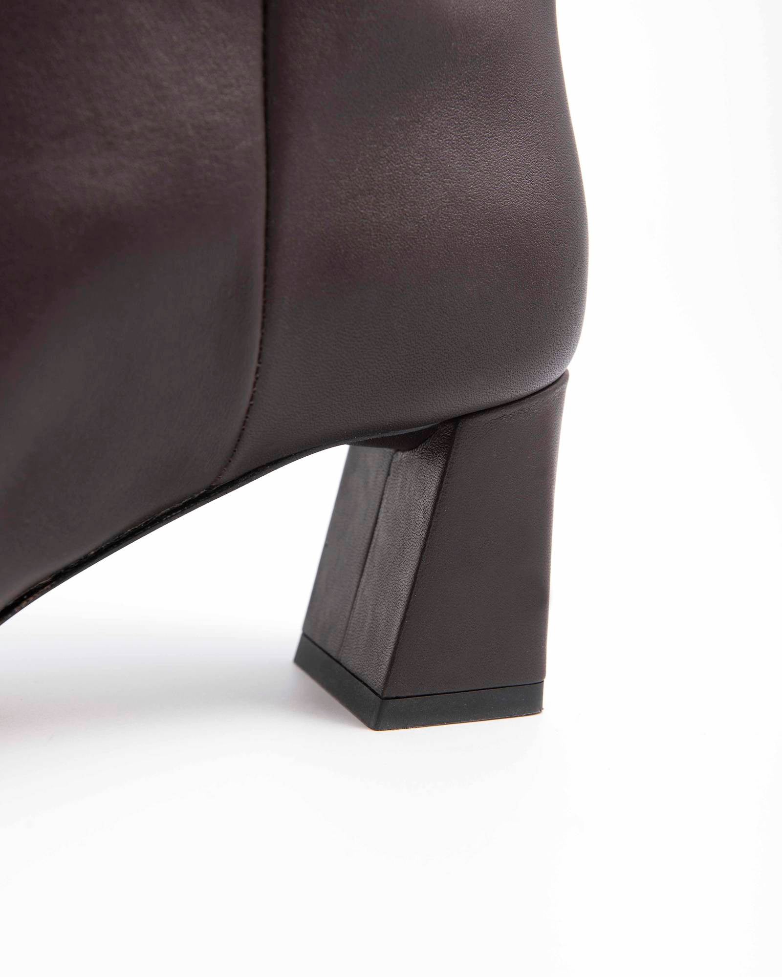 HIGH BOOT WITH SQUARE HEEL