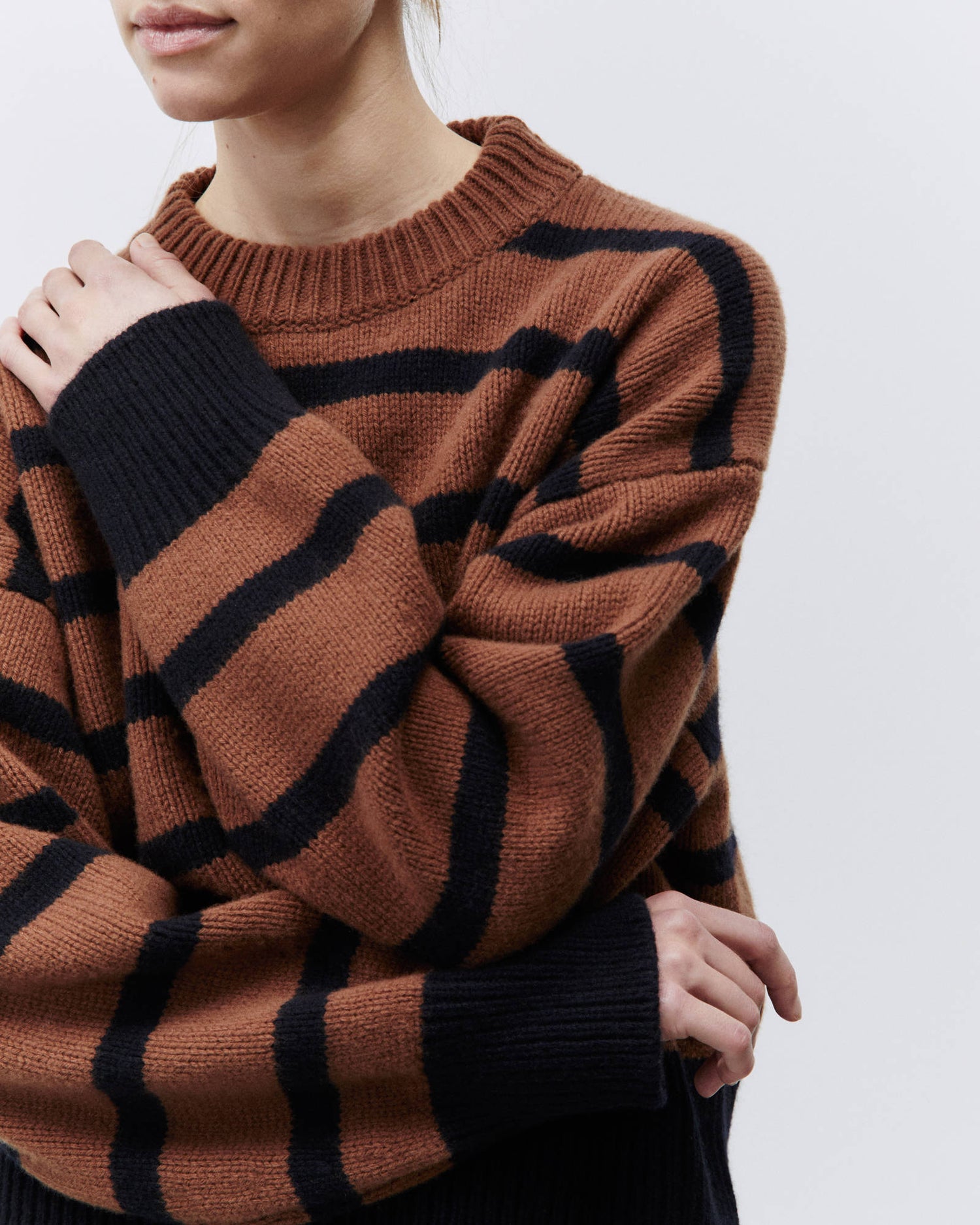 CREW NECK WOOL SWEATER