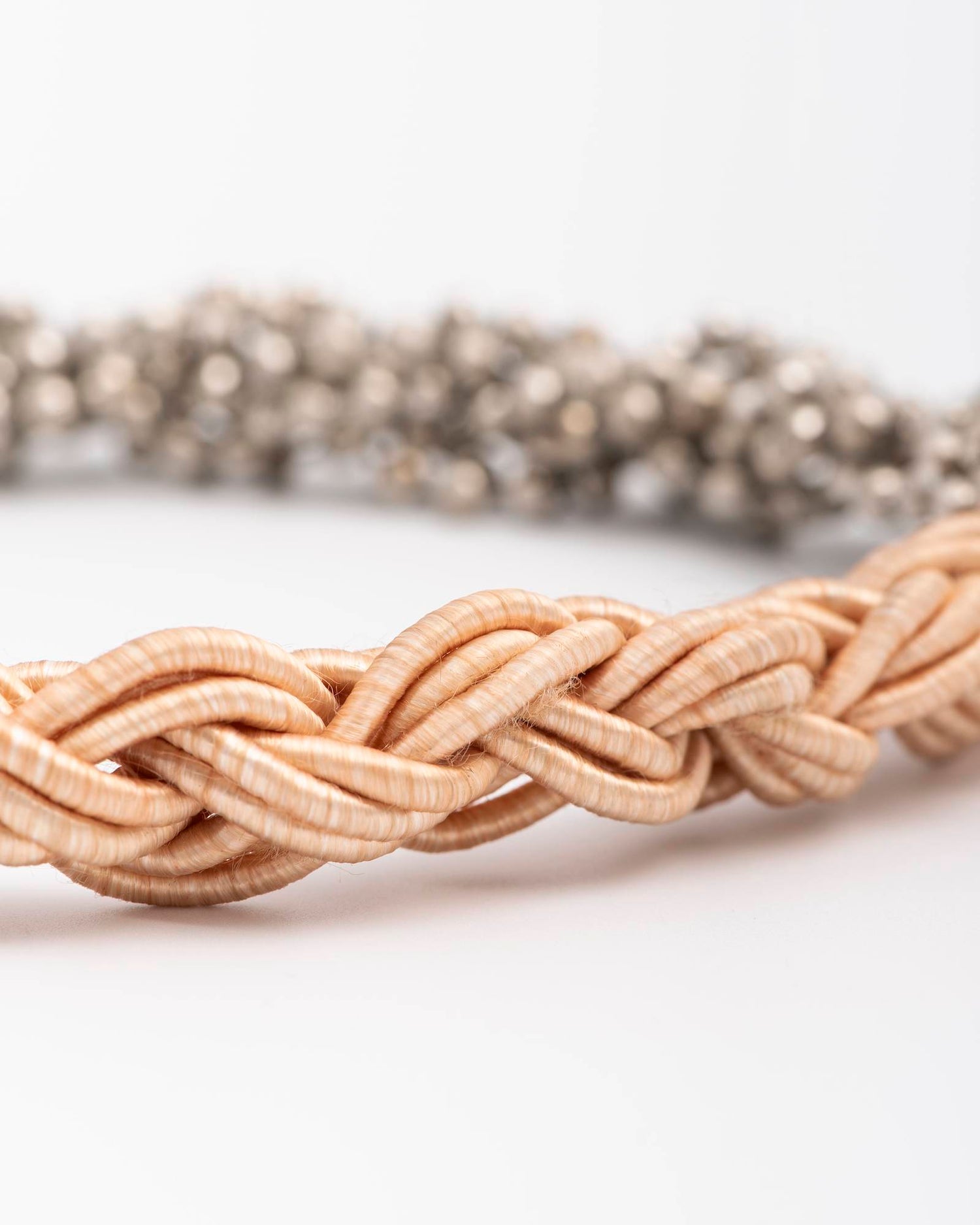 COLLANA INTRECCIATA CON PERLINE