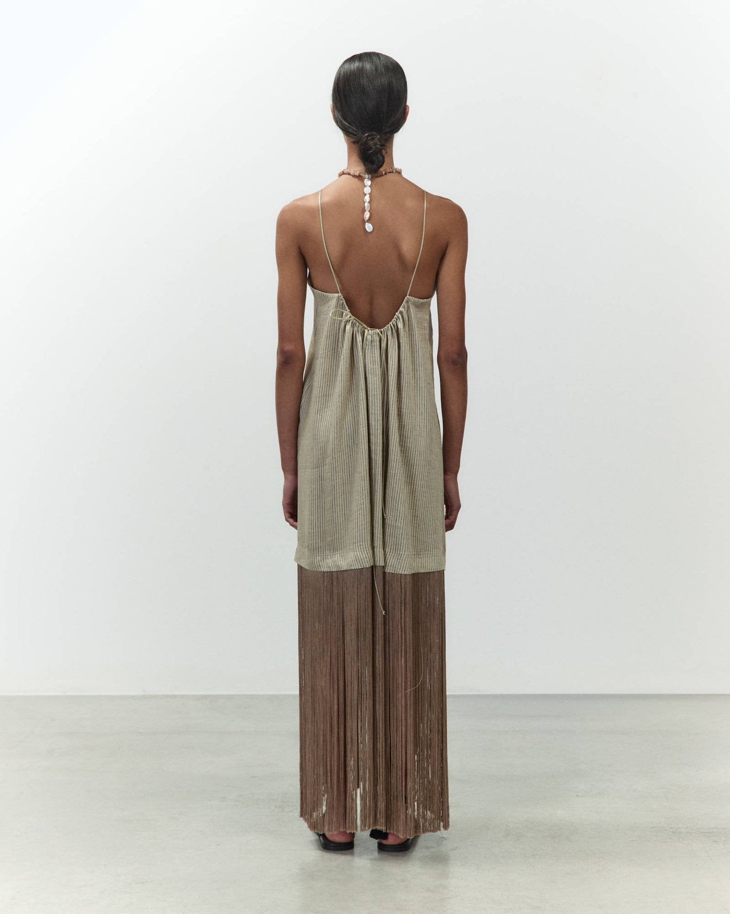 ABITO LUNGO CON FRANGE