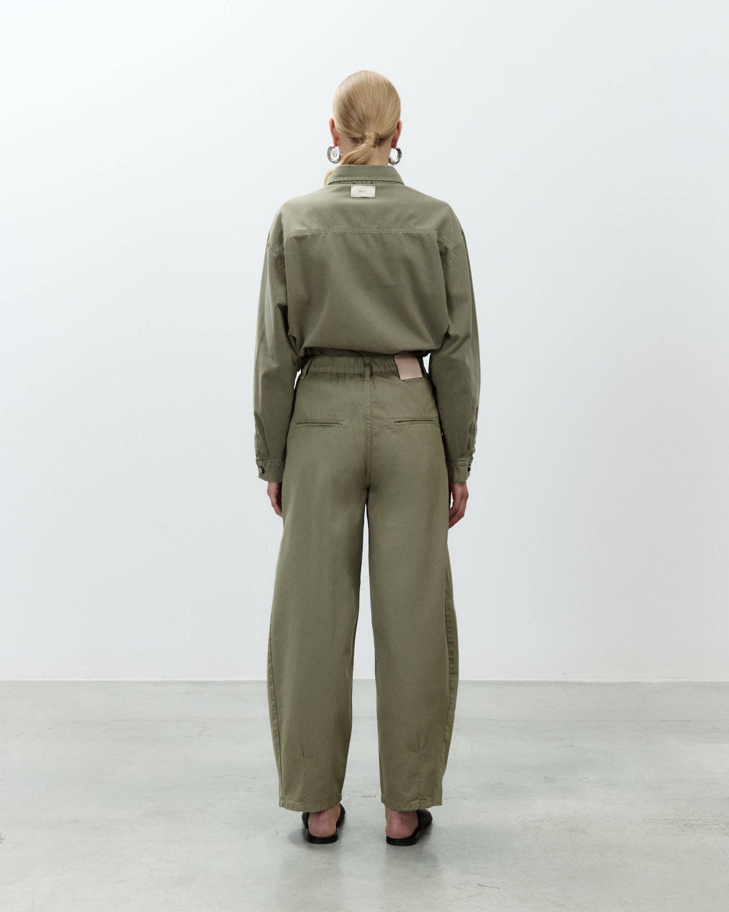 PANTALONE BARREL LEG