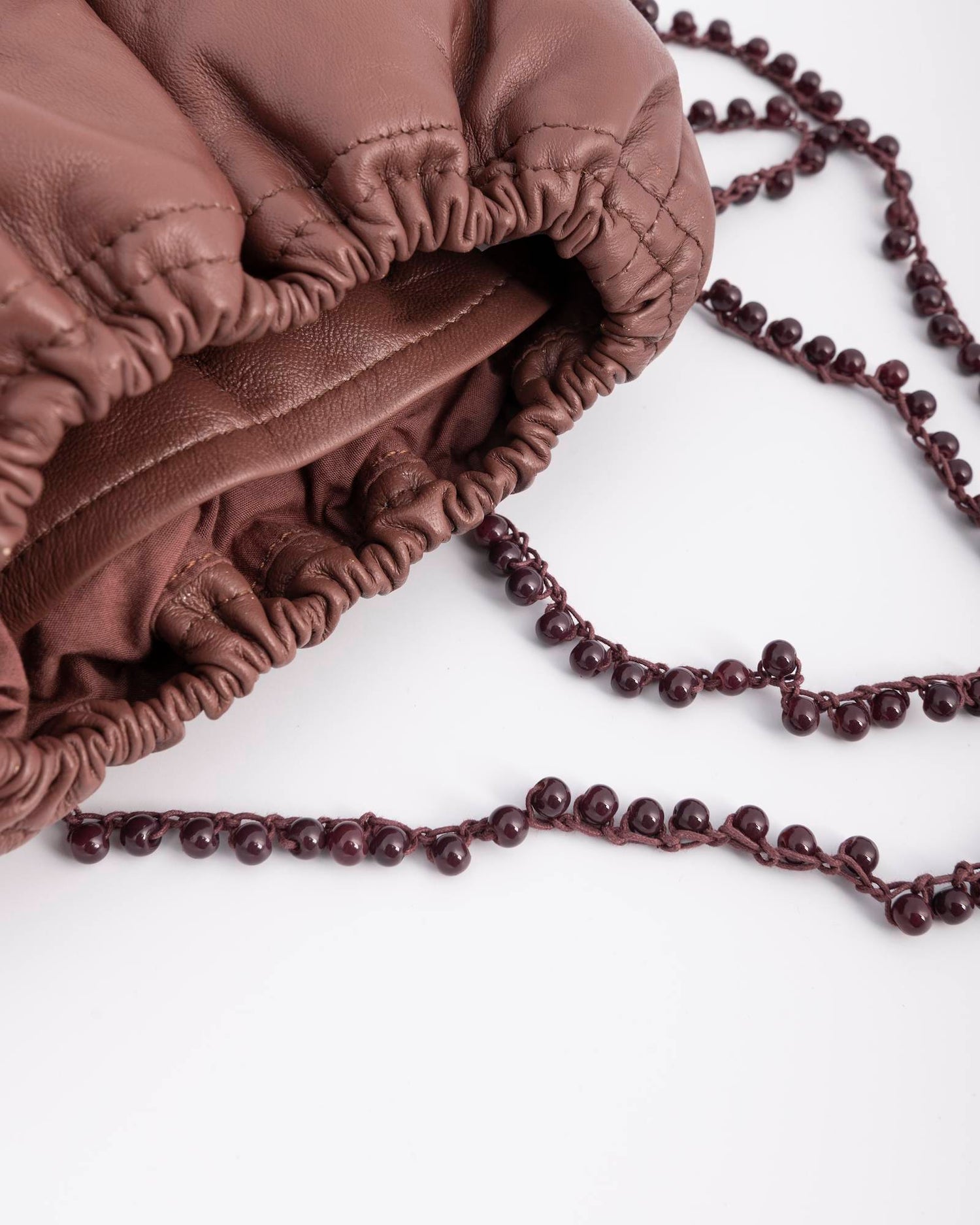 BORSA A SPALLA CON PERLE