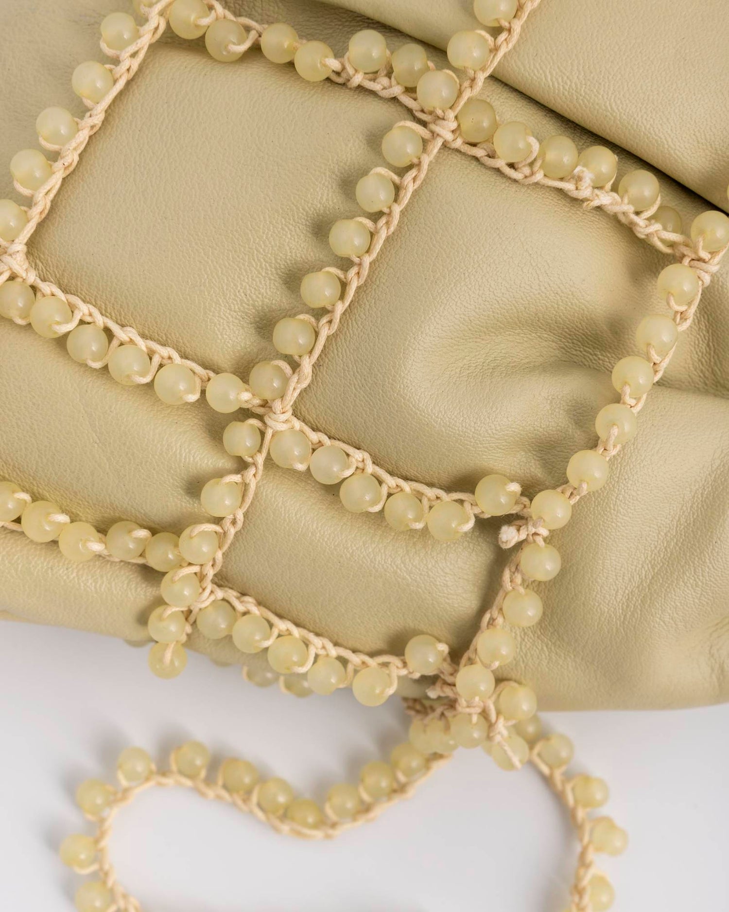 BORSA A SPALLA CON PERLE